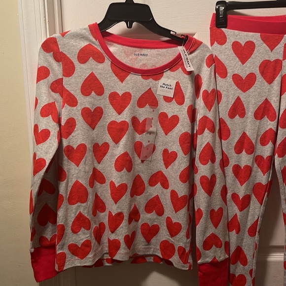 Old Navy women’s 2 pcs pajamas set all over heart print grey/red small - Picture 3 of 5